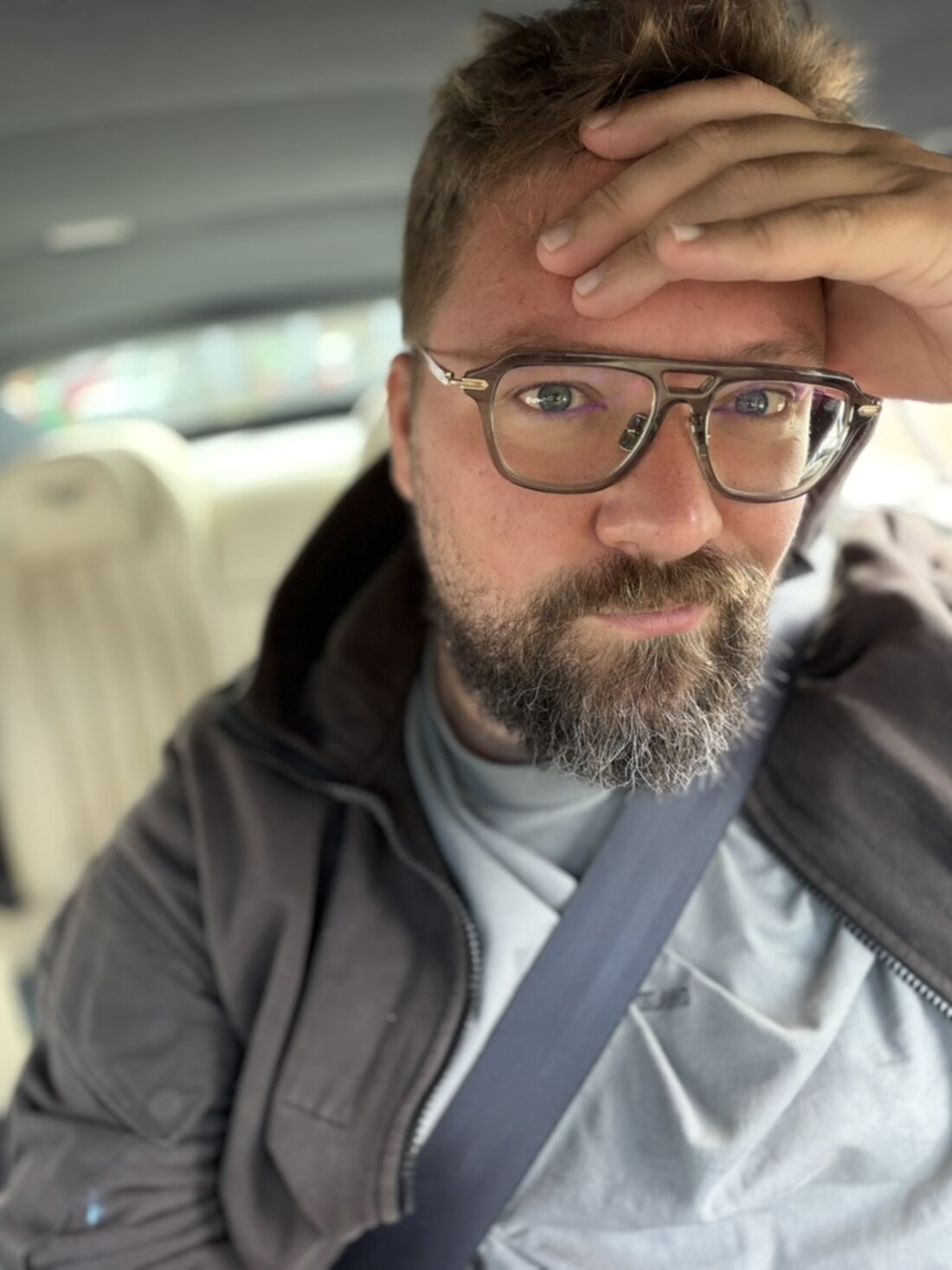 Ivan Danishevsky — close portrait, in the back of a car, glasses and a grey beard